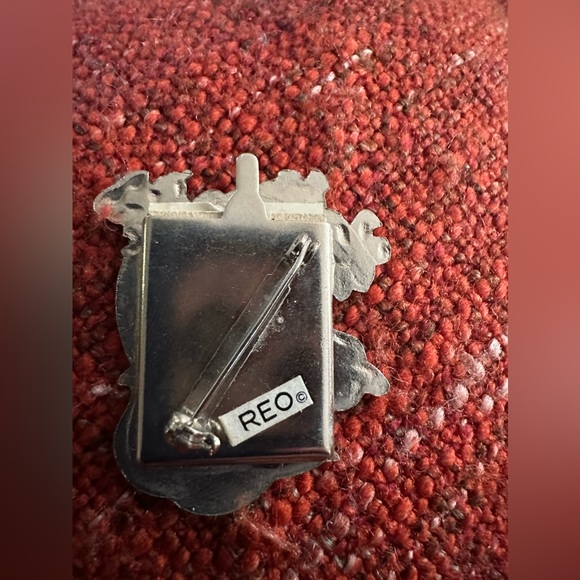 Vintage REO Ornate Flower Scrolls Enamel Picture Photo Frame Brooch Pin Floral - Picture 5 of 6